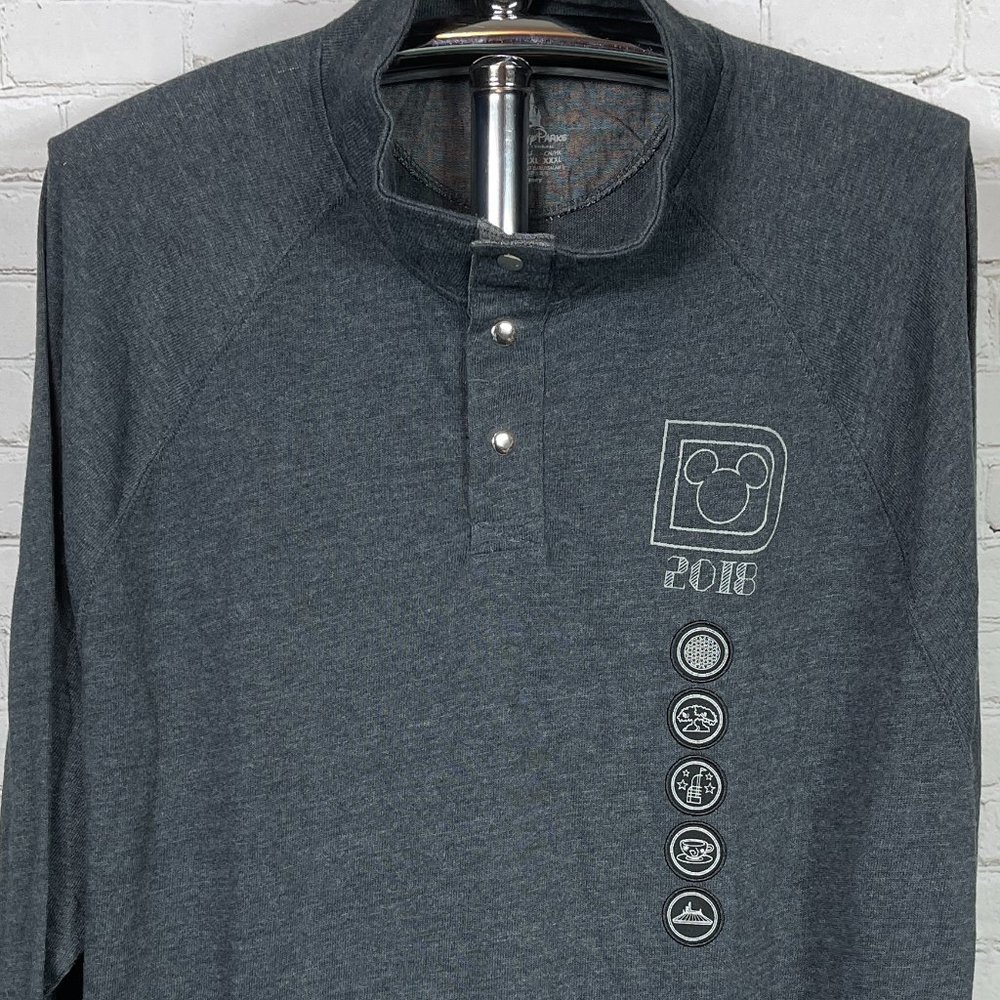 NWT DISNEY PARKS 2018 QUARTER SNAP PULL OVER SIZE XXL